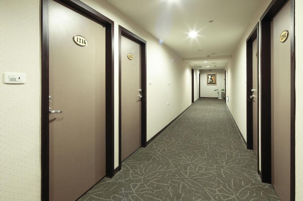 Lincoln Hotel Tainan Buitenkant foto
