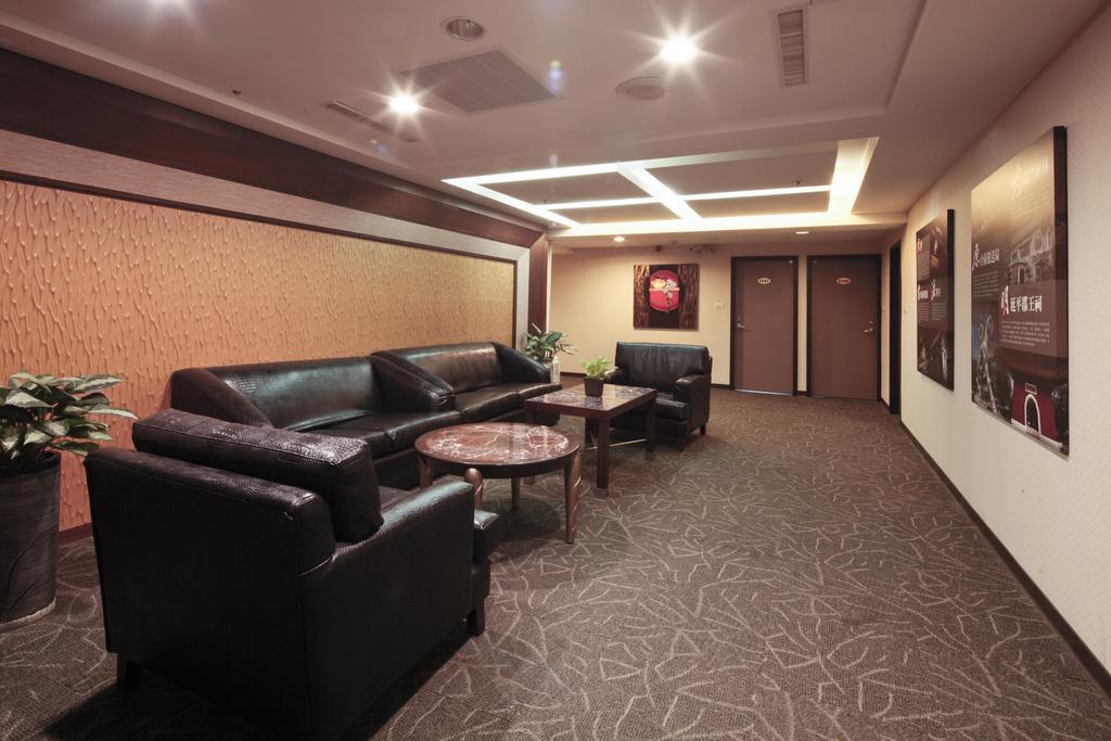 Lincoln Hotel Tainan Buitenkant foto