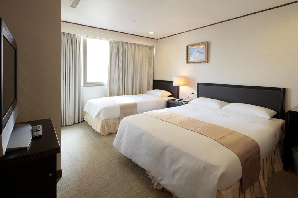 Lincoln Hotel Tainan Buitenkant foto