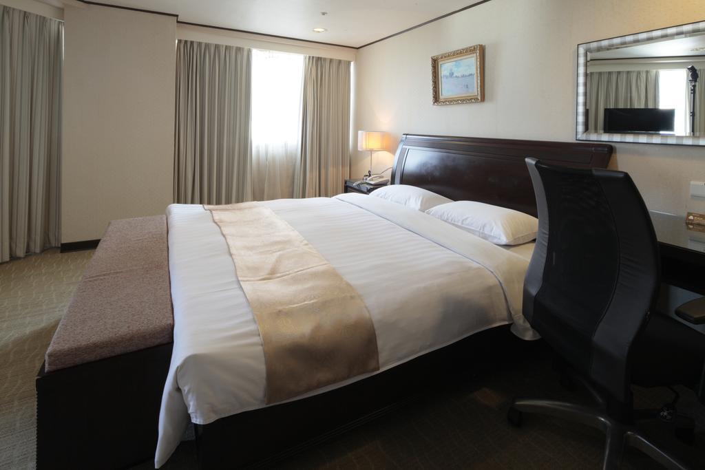 Lincoln Hotel Tainan Buitenkant foto