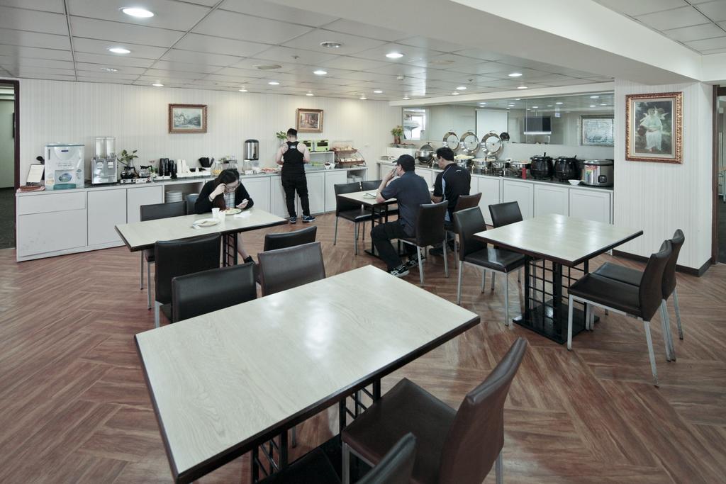 Lincoln Hotel Tainan Buitenkant foto