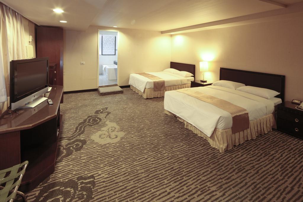 Lincoln Hotel Tainan Buitenkant foto