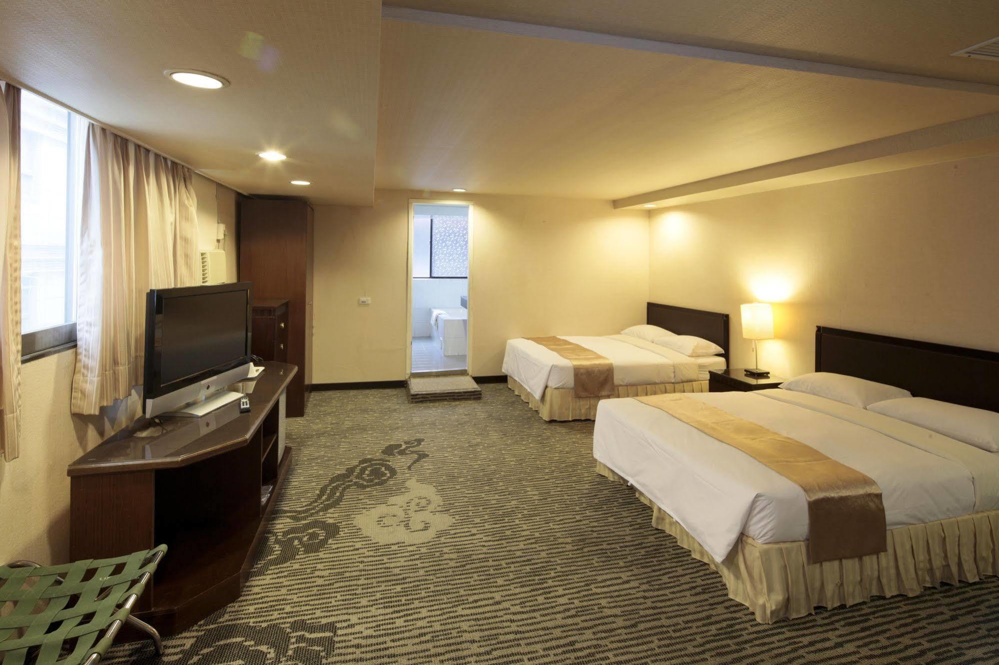 Lincoln Hotel Tainan Buitenkant foto