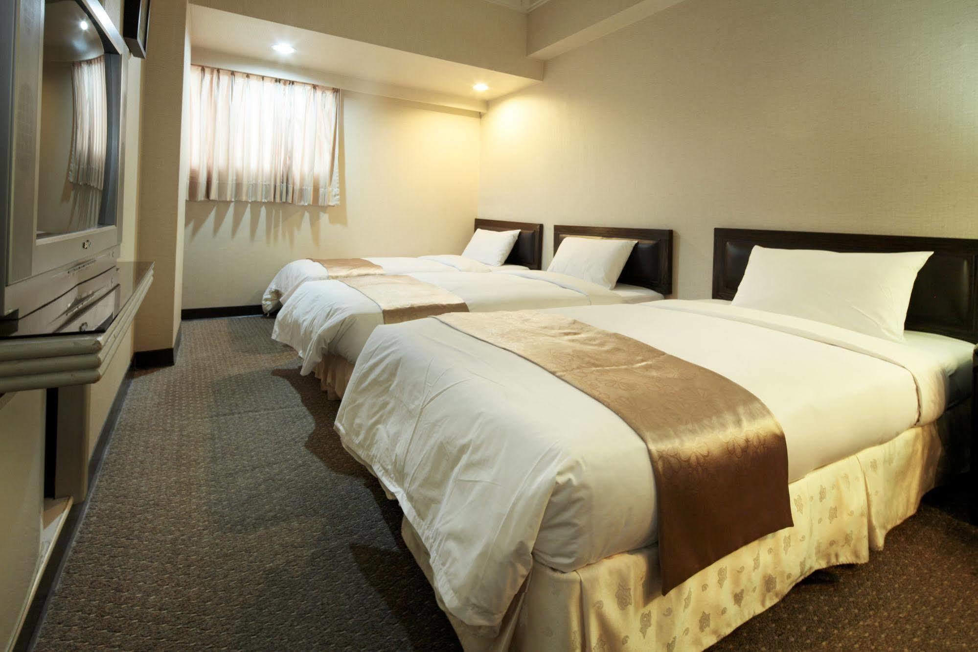 Lincoln Hotel Tainan Buitenkant foto