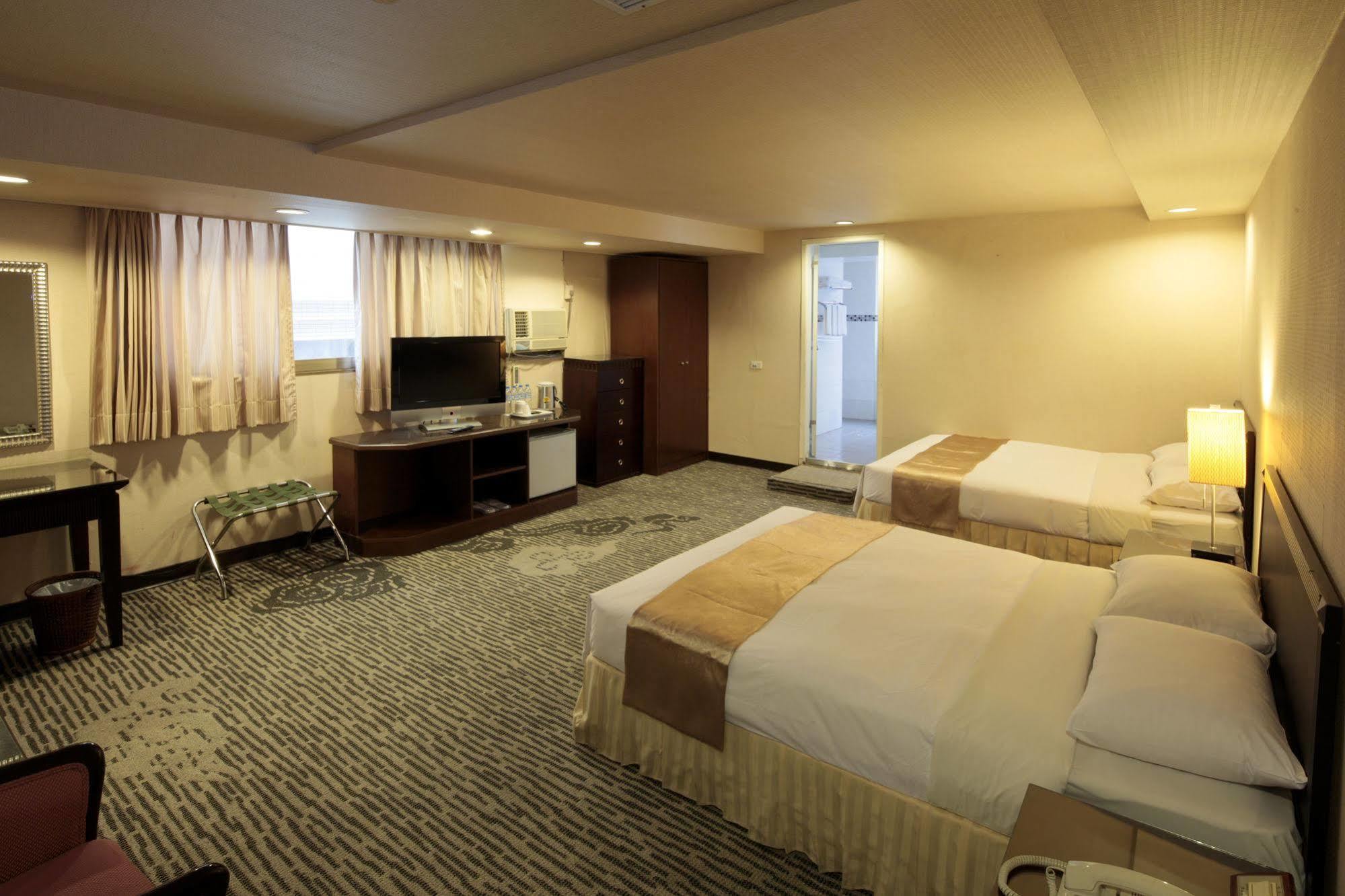 Lincoln Hotel Tainan Buitenkant foto